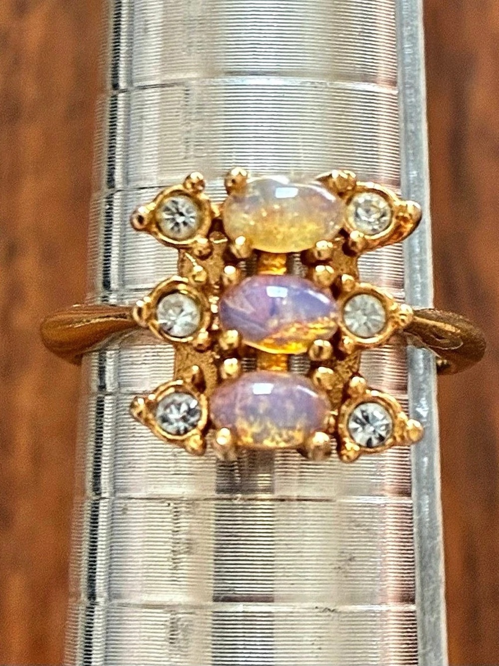 Vintage Avon Dragon Breath ring in Gold Tone Purple Size 7